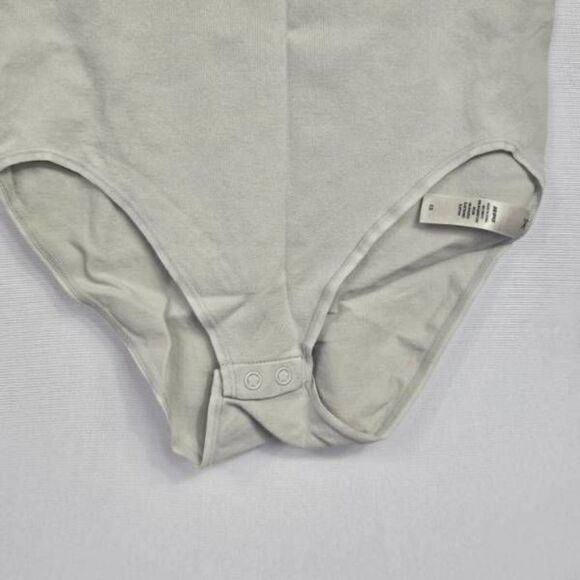 Skims light Essential bodysuit Nwot - Picture 3 of 8